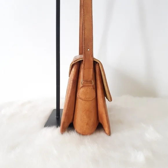 PYMSA | Vintage Hand Tooled Cowhide Leather Shoulder Bag - Tan - Picture 6 of 15